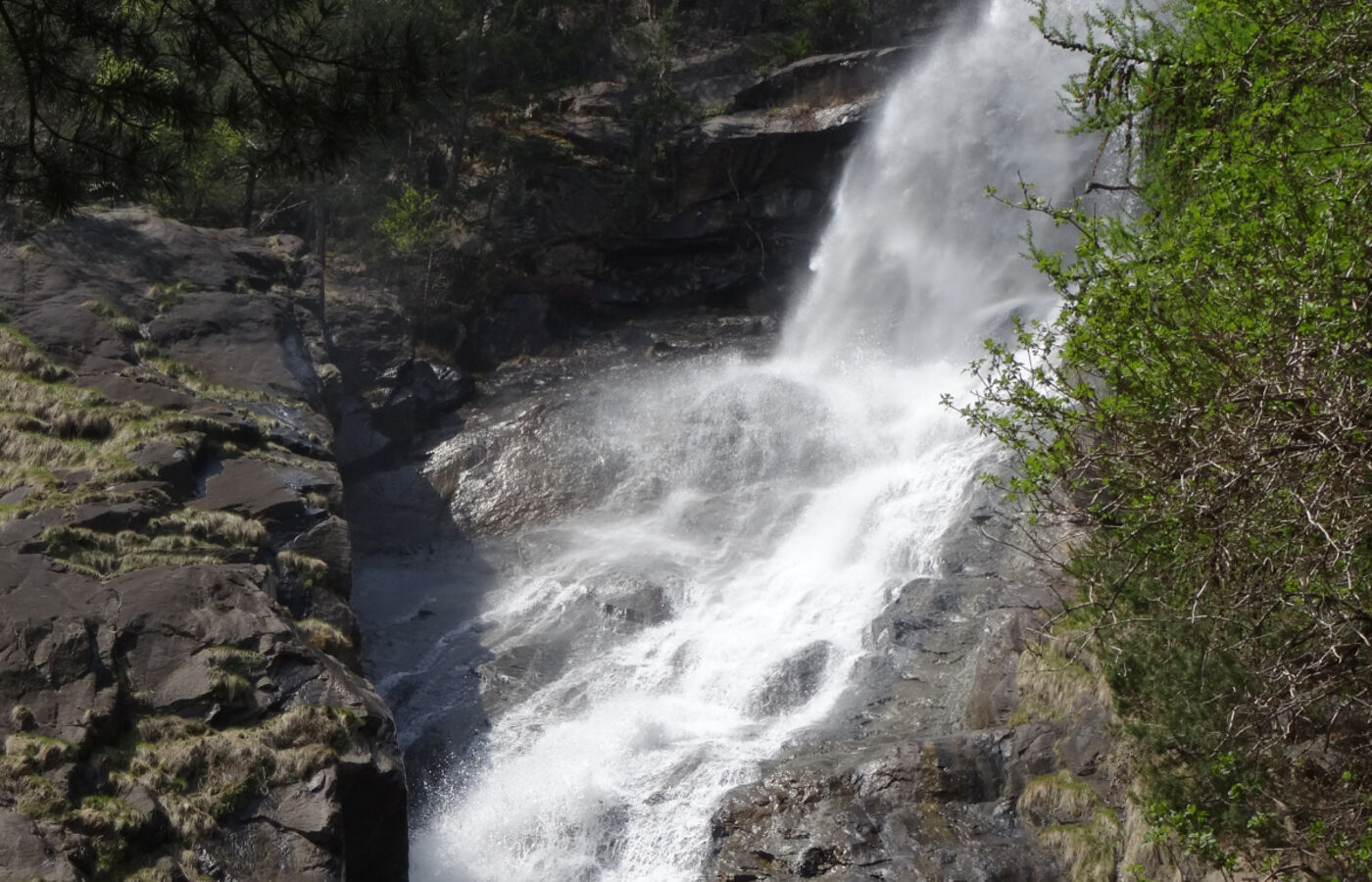 Die Wasserfälle in Barbian, Dreikirchen nach Villanders und Klausen 