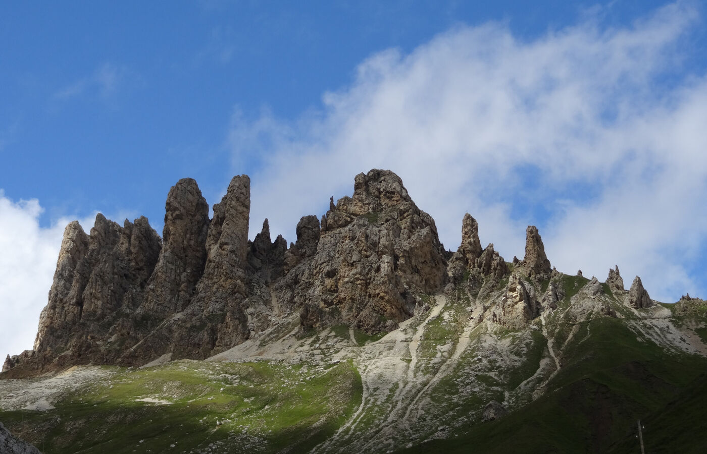 Vom Sellajoch über die Plattkofelhütte zum Mahlknecht Joch und von Val Duron nach Campitello