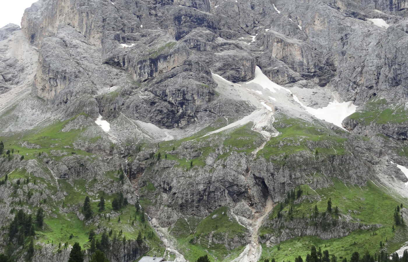 Vom Sellajoch über die Plattkofelhütte zum Mahlknecht Joch und von Val Duron nach Campitello