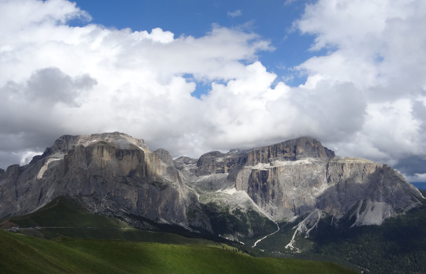 Vom Sellajoch über die Plattkofelhütte zum Mahlknecht Joch und von Val Duron nach Campitello